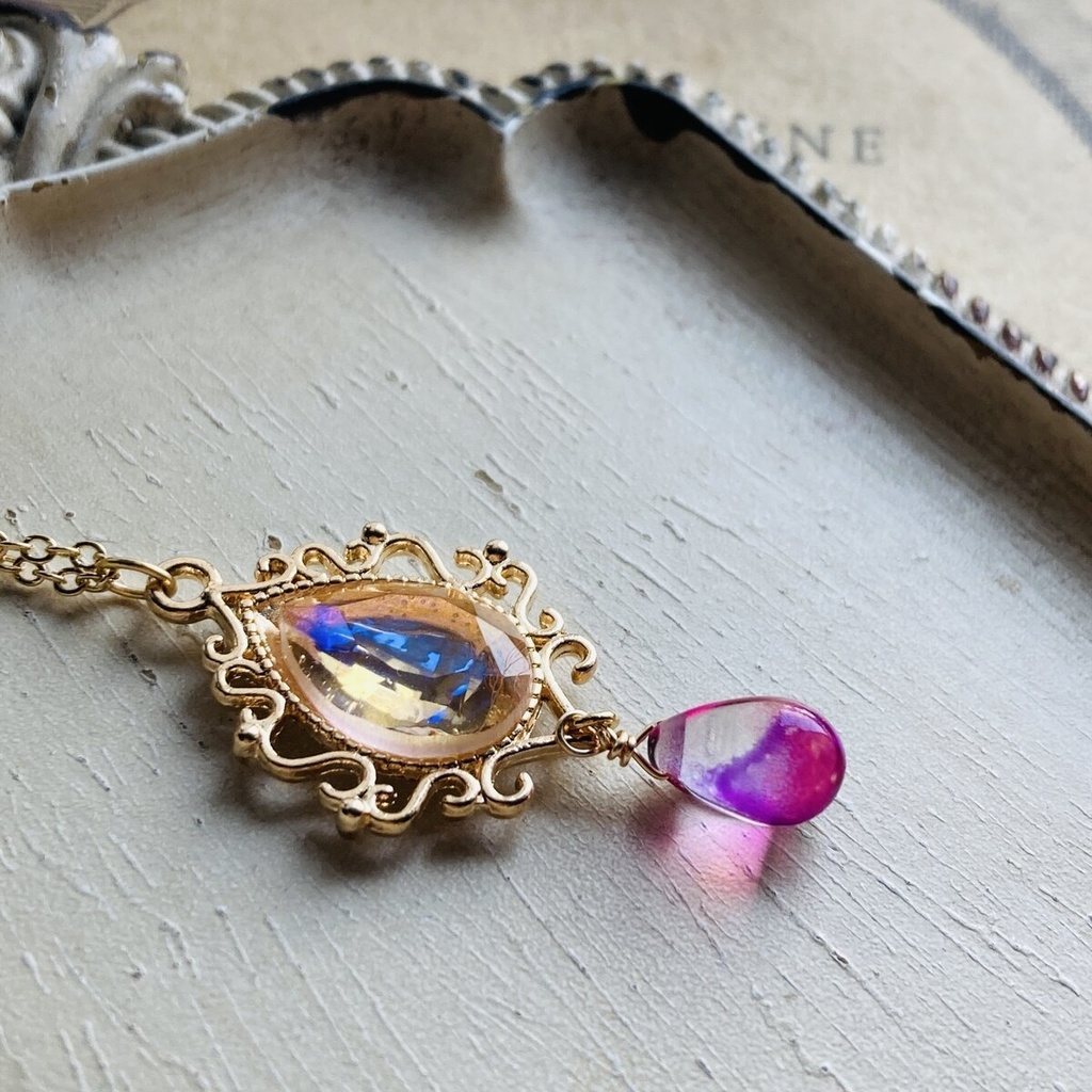 雫色変更可能 レアヴィンテージ ハニーイエローのドラゴンズブレス カットドロップ ネックレス