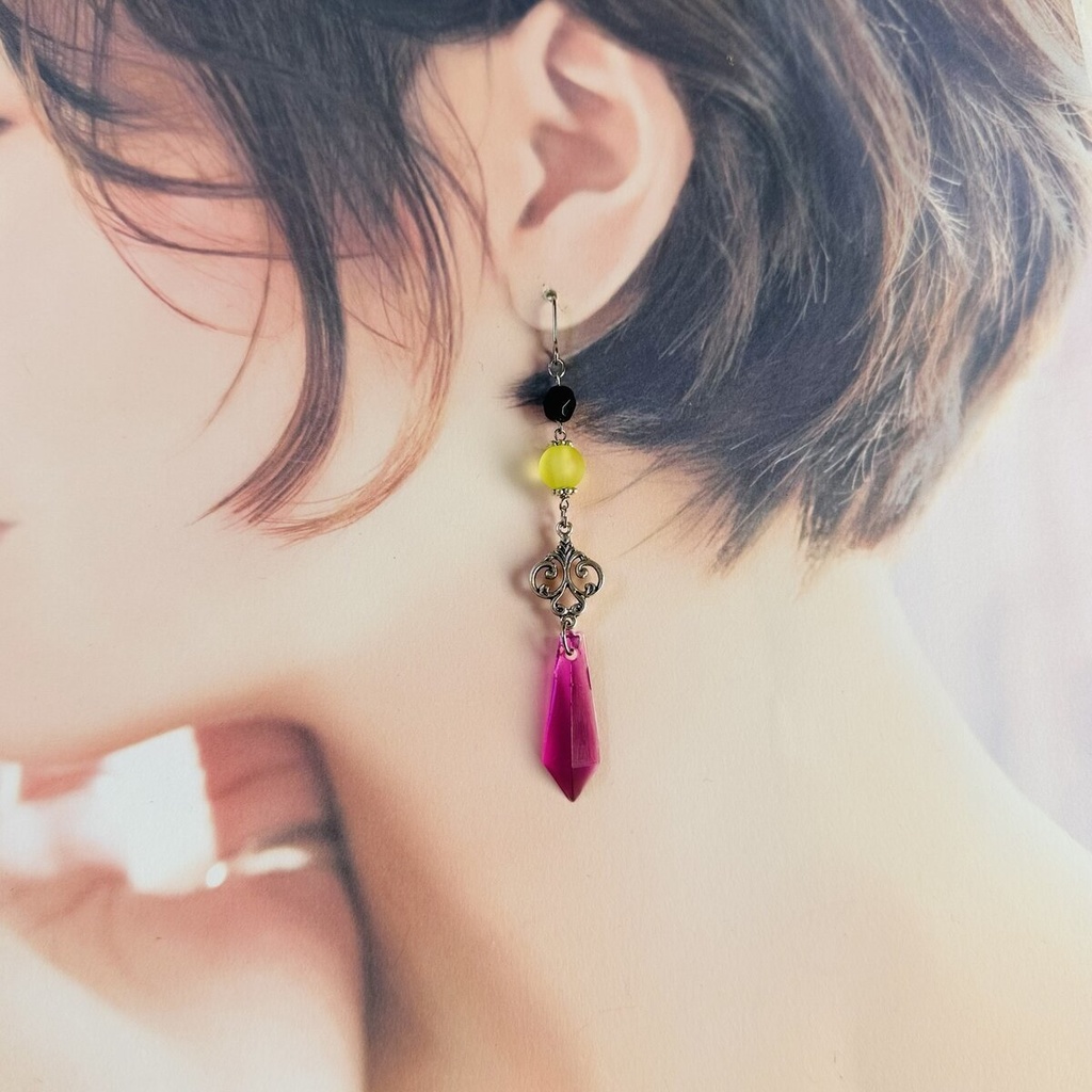 ツイステ リリア フューシャピンクとビビットグリーン ピアス イヤリング
