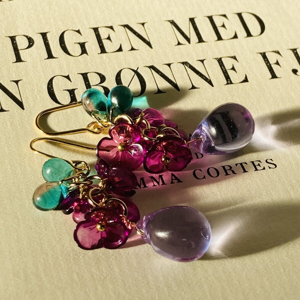 イロアソビ 大粒ガラス 紫ドロップ ピアス イヤリング