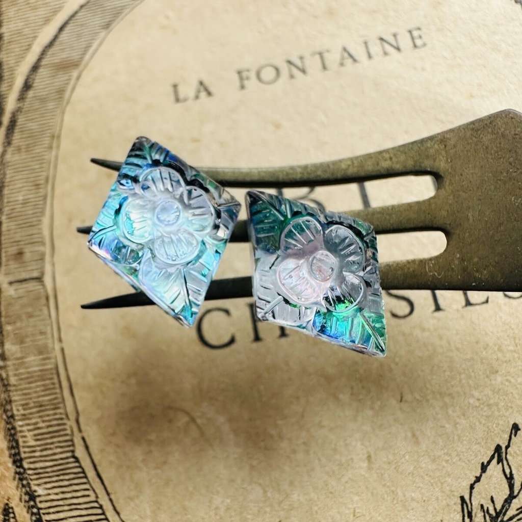 動画確認あり 幻想シェル 彫模様 ピアス