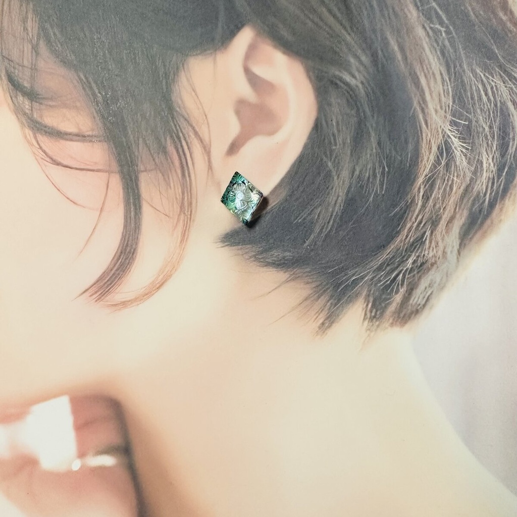 動画確認あり 幻想シェル 彫模様 ピアス