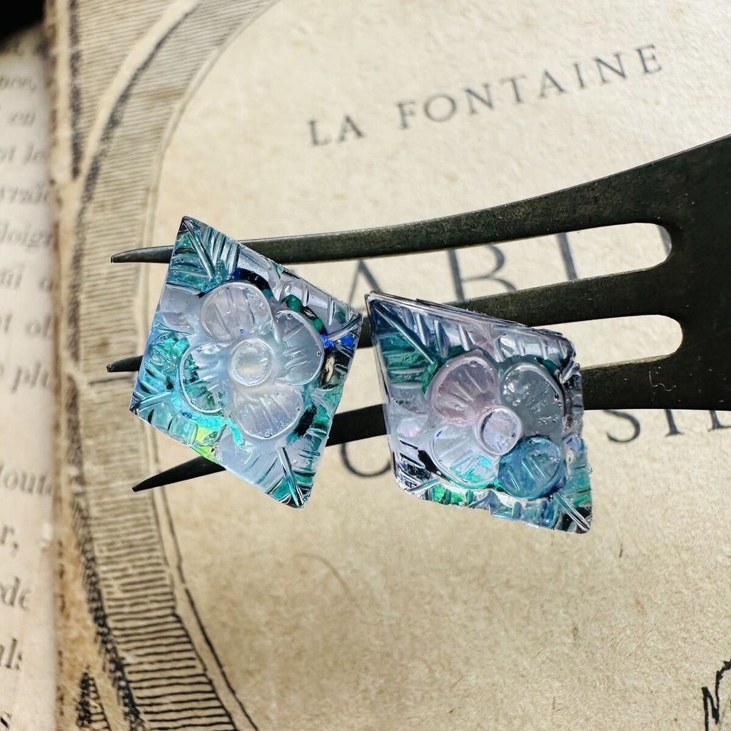 動画確認あり 幻想シェル 彫模様 ピアス