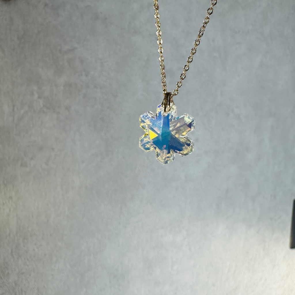 現品のみ レア 大粒 スワロフスキー クリスタル 雪の結晶 ブルーAB ネックレス
