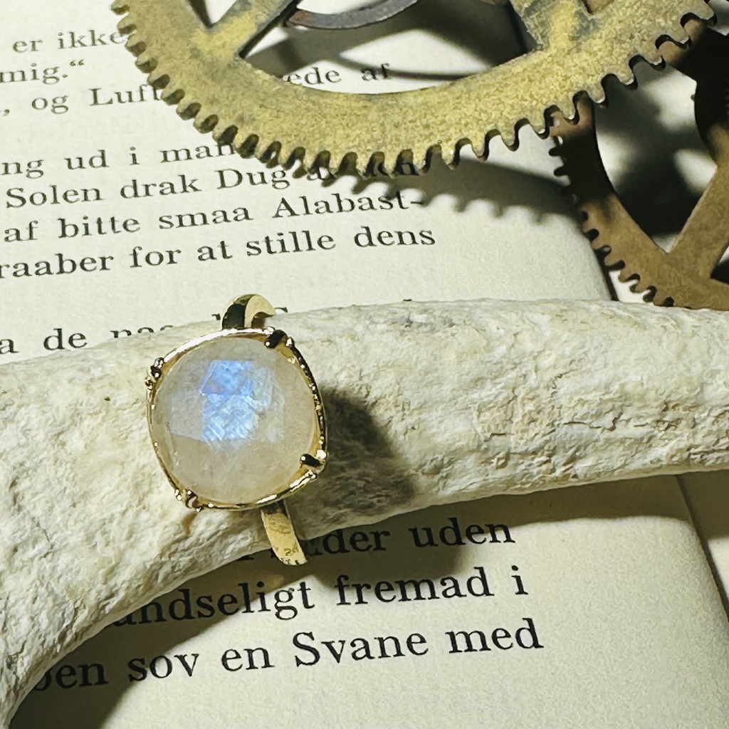 送料無料 動画確認あり 1センチ大粒 レインボームーンストーン 指輪 リング