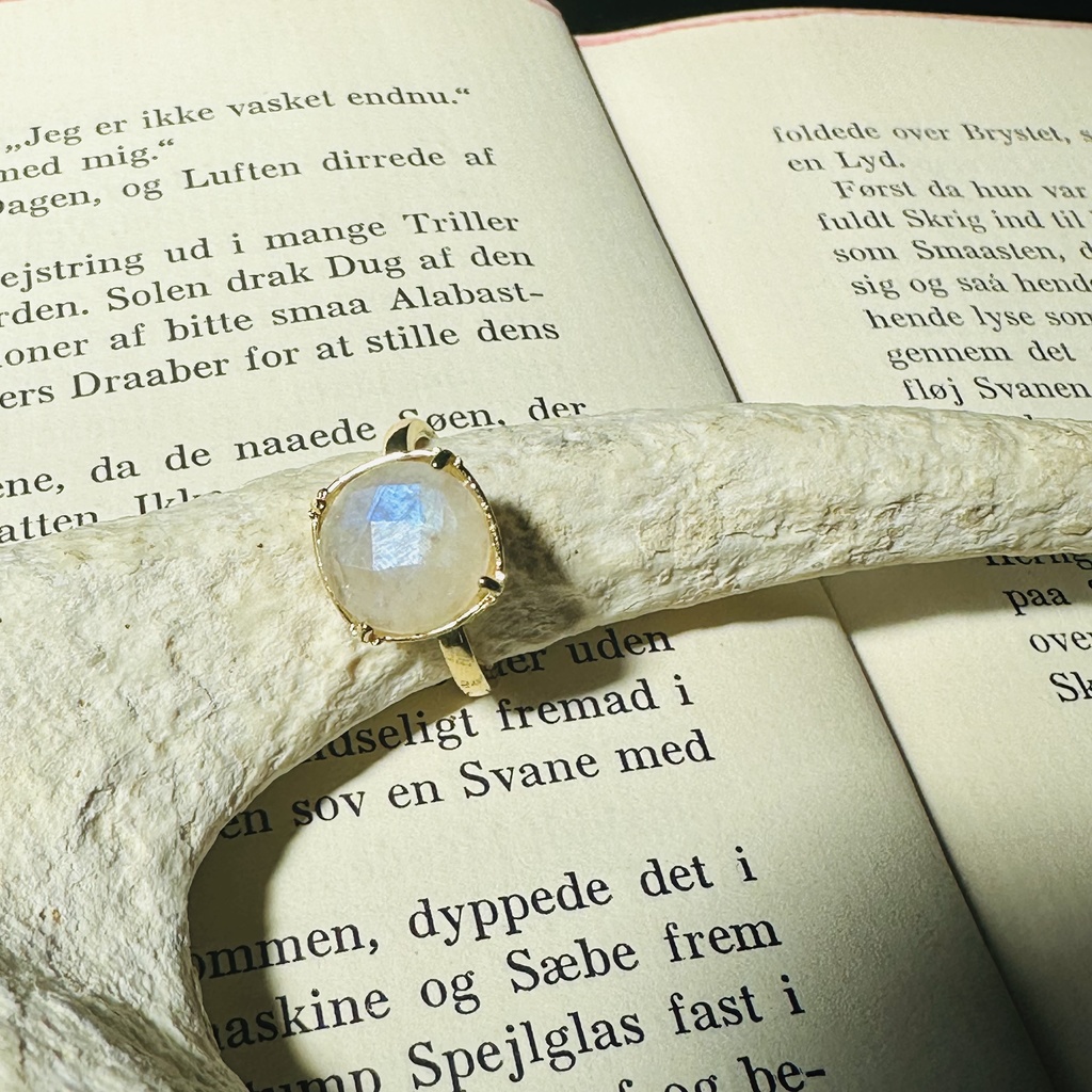 送料無料 動画確認あり 1センチ大粒 レインボームーンストーン 指輪 リング