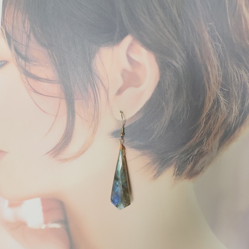 4.5センチの超大粒 レアシェイプ 神秘のラブラドライト ピアス イヤリング変更可能 プレゼント付き