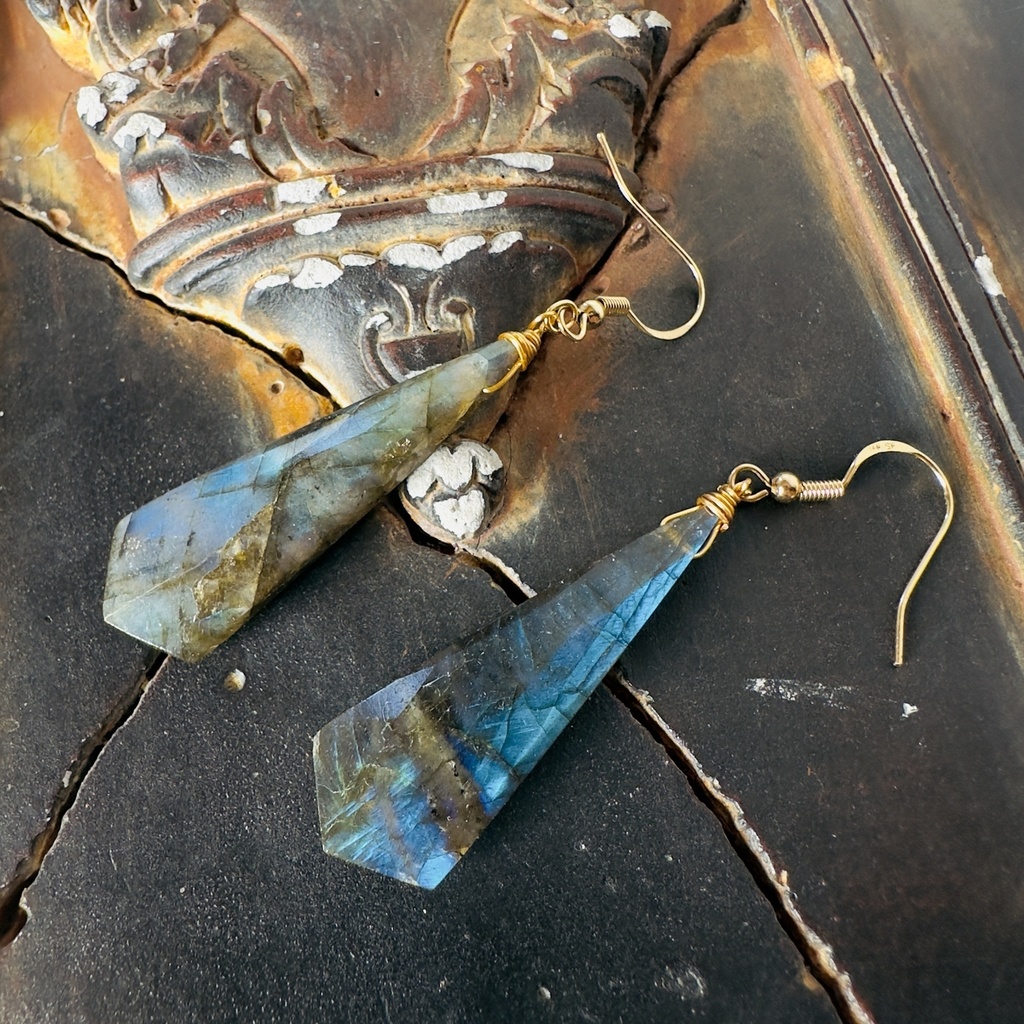 4.5センチの超大粒 レアシェイプ 神秘のラブラドライト ピアス イヤリング変更可能 プレゼント付き