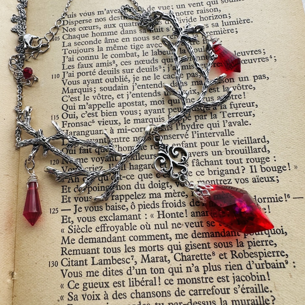 送料無料　 夜の魔術部　赤の鉱石　紅玉を守る森のネックレス　 