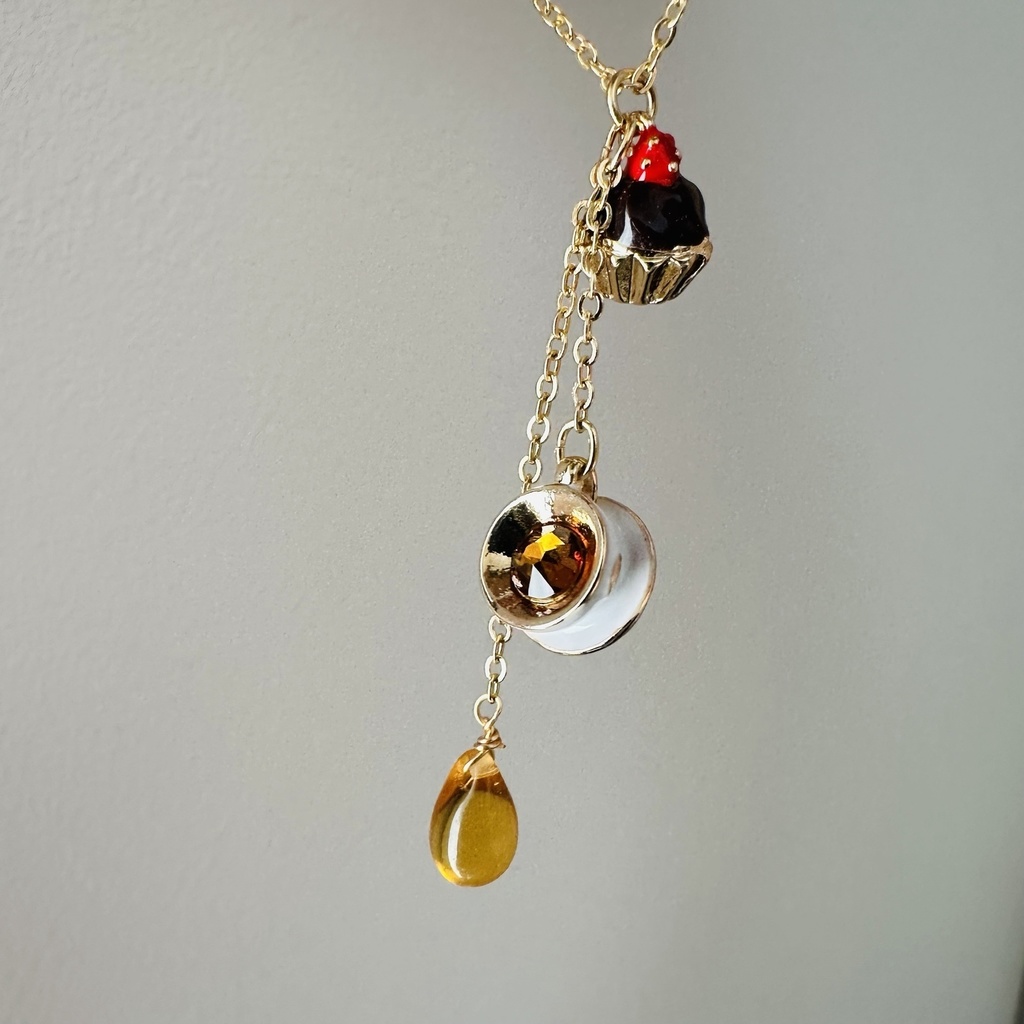 送料無料 とりあえず現品のみ 甘党の秋 チョコカップケーキと紅茶セット ネックレス