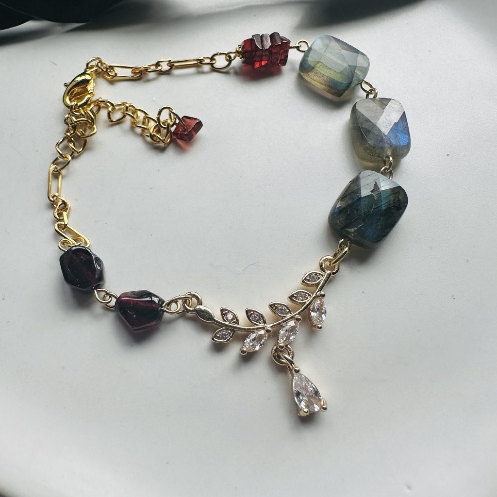 送料込み ラブラドライトとロードライトガーネット ブレスレット