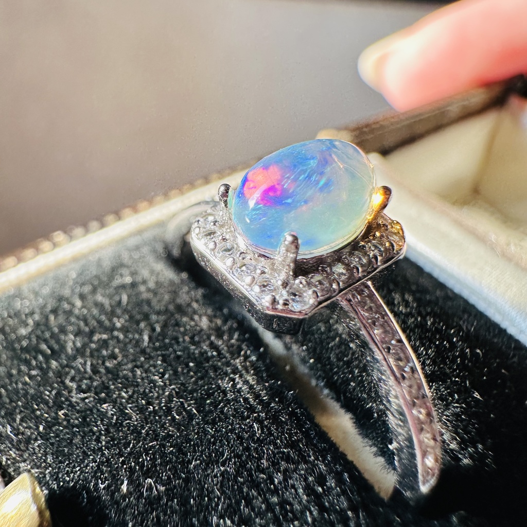送料込み　1点もの　美しい遊色　ぜひ動画確認を　プレシャスオパール　リング　指輪　