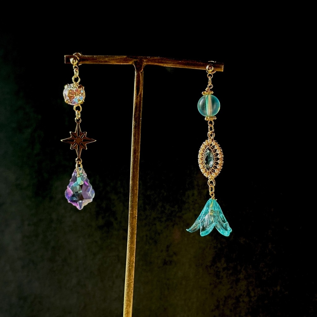 オーロラクリスタル アクアブルーの百合 ピアス イヤリング 夜の魔術部