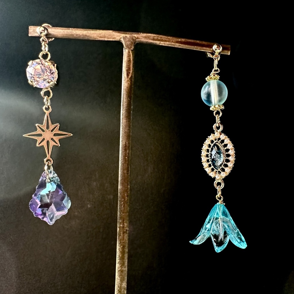 オーロラクリスタル アクアブルーの百合 ピアス イヤリング 夜の魔術部