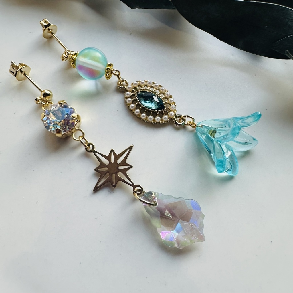 オーロラクリスタル アクアブルーの百合 ピアス イヤリング 夜の魔術部
