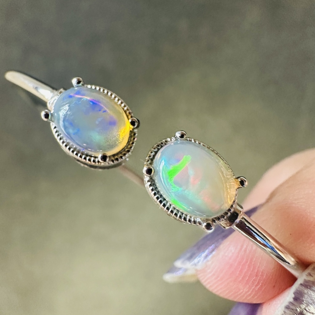 送料込み ラスト 再販なし たくさんの色が見える極上カラー オパール バングル ちょっと大きめ個体 ブレスレット シルバー925