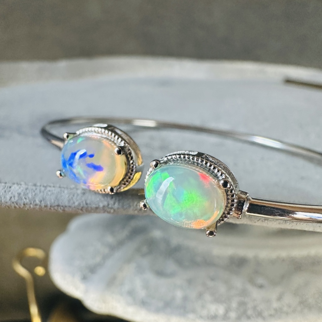 送料込み ラスト 再販なし たくさんの色が見える極上カラー オパール バングル ちょっと大きめ個体 ブレスレット シルバー925