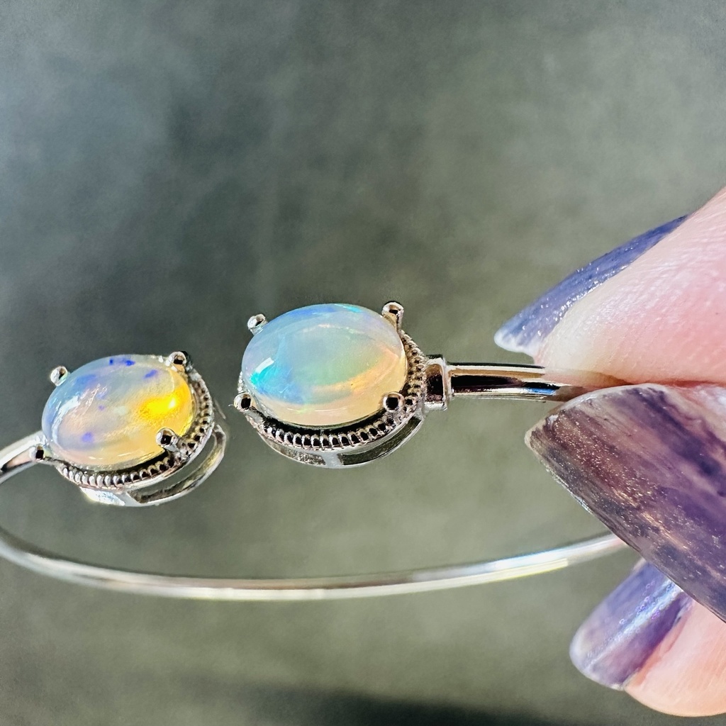 送料込み ラスト 再販なし たくさんの色が見える極上カラー オパール バングル ちょっと大きめ個体 ブレスレット シルバー925