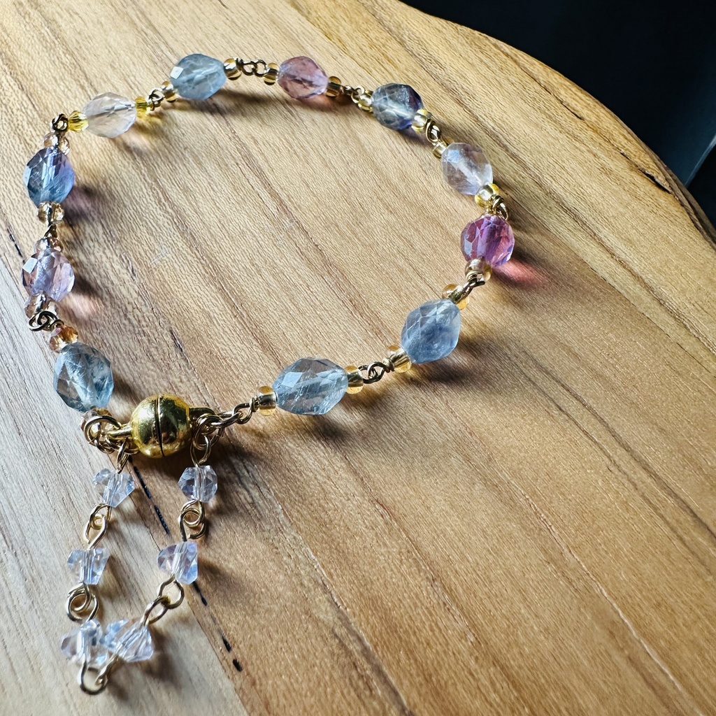 送料込み 片手でつけれる キャンディカラー フローライトブレスレット