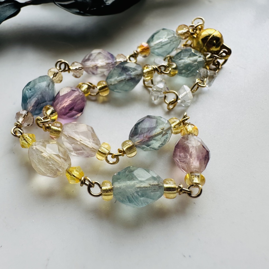 送料込み 片手でつけれる キャンディカラー フローライトブレスレット