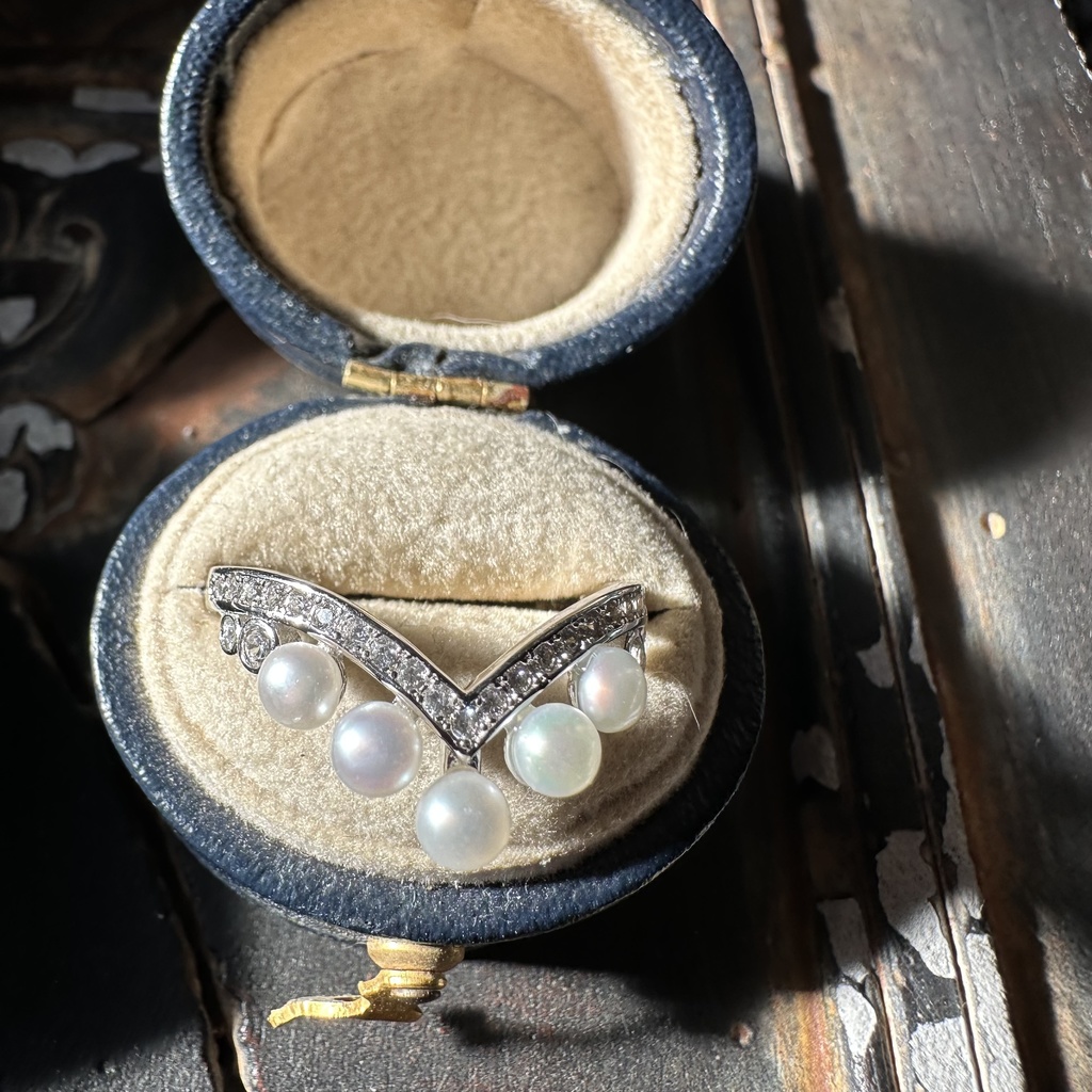 現品のみ　V字　パール　リング　指輪　フォーマル　ゴールドはDMで