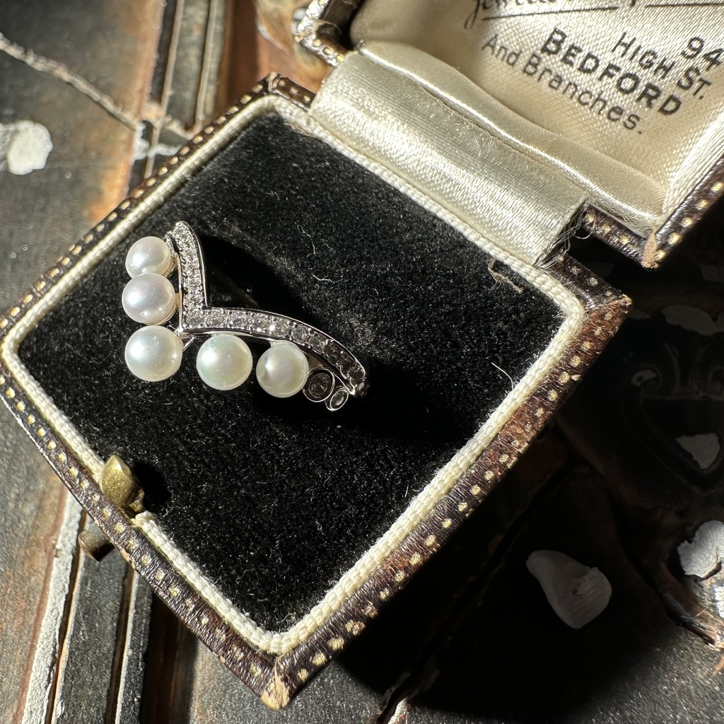 現品のみ V字 パール リング 指輪 フォーマル ゴールドはDMで