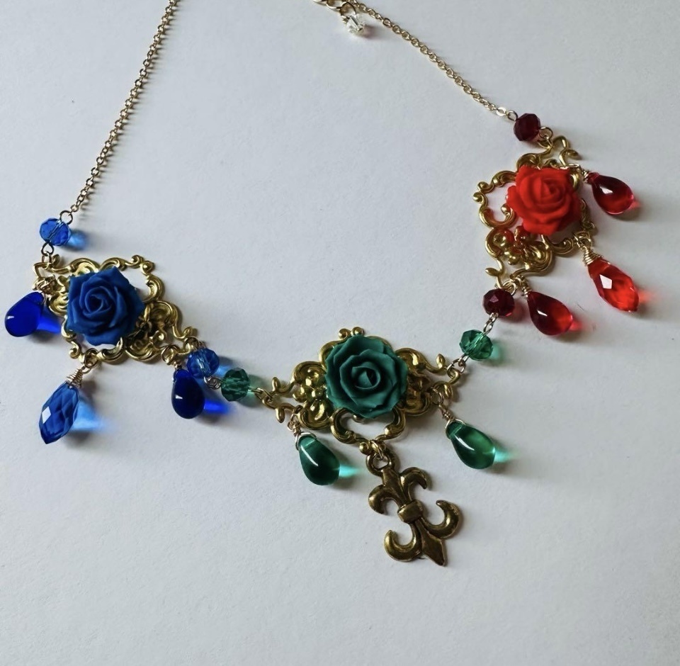 送料込み 色変更オーダー可能 華やかなバラ装飾のチョーカー 薔薇 イロアソビ