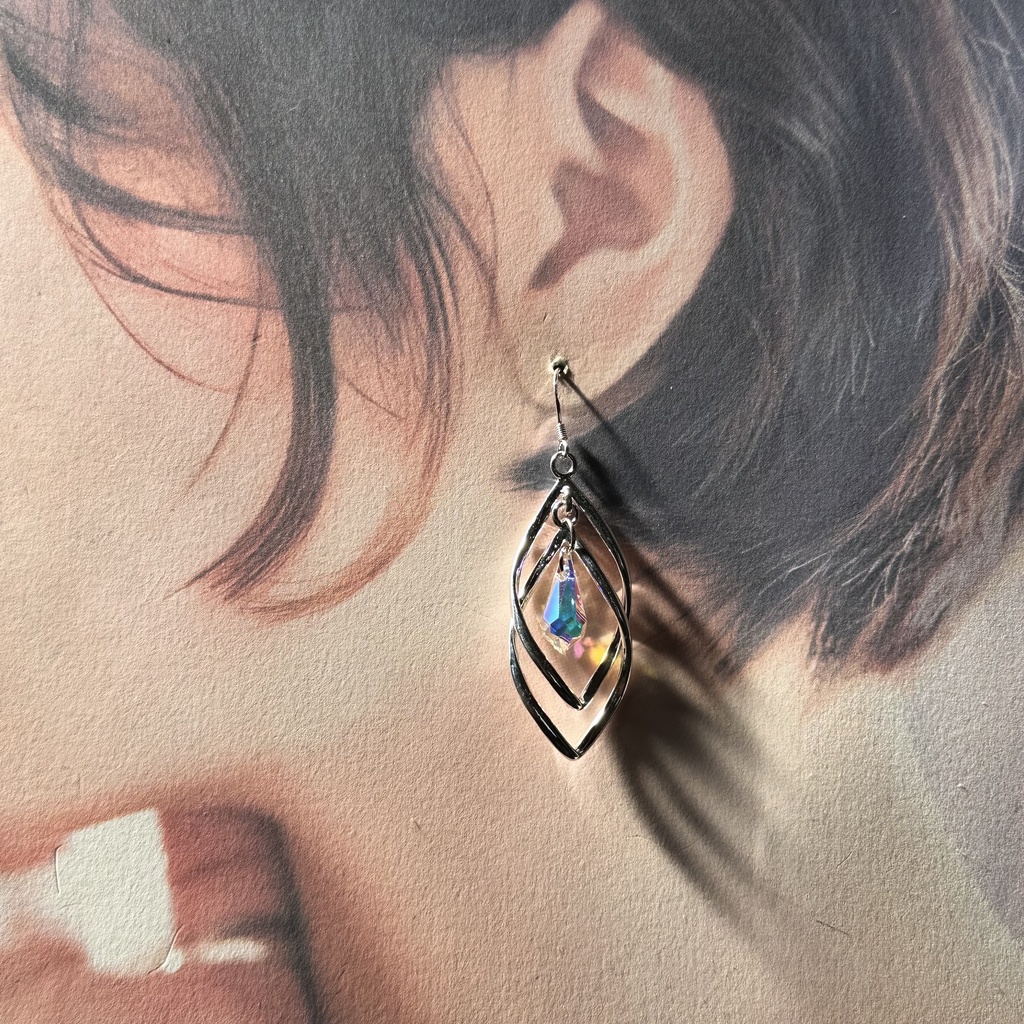 送料無料 夜の魔術部 ダブルフープ オーロラ スワロフスキークリスタル ピアス イヤリング