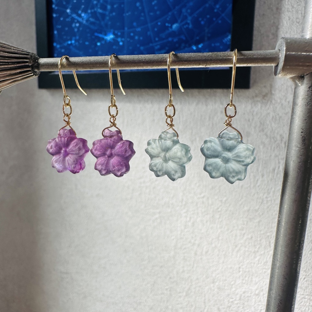 送料込み 14kgf フローライト 蛍石の桜 ピアス イヤリング