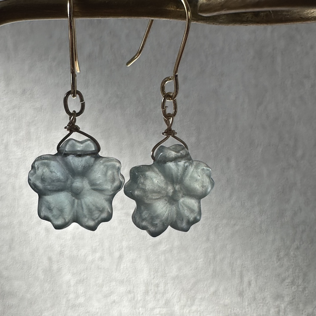 送料込み 14kgf フローライト 蛍石の桜 ピアス イヤリング