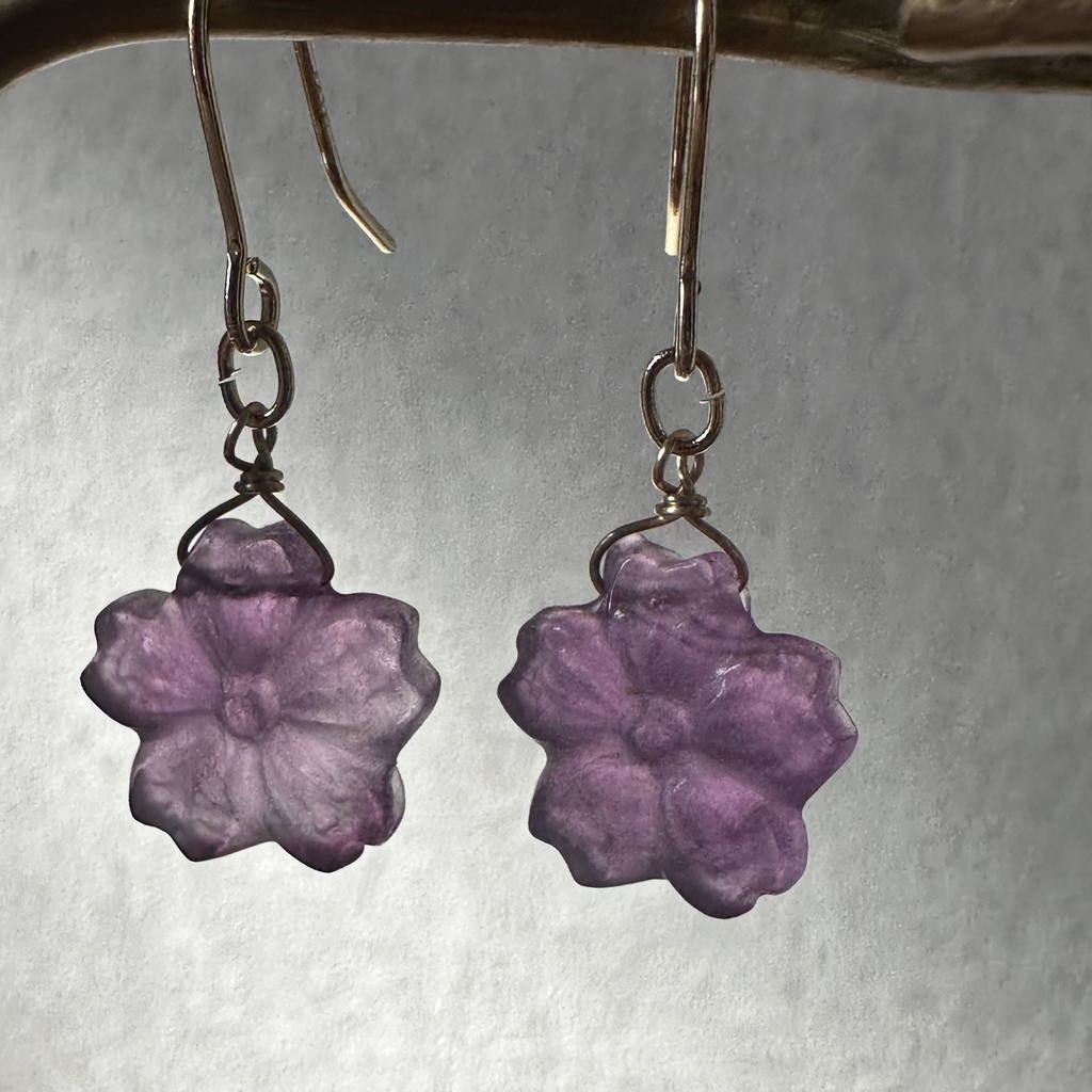 送料込み 14kgf フローライト 蛍石の桜 ピアス イヤリング