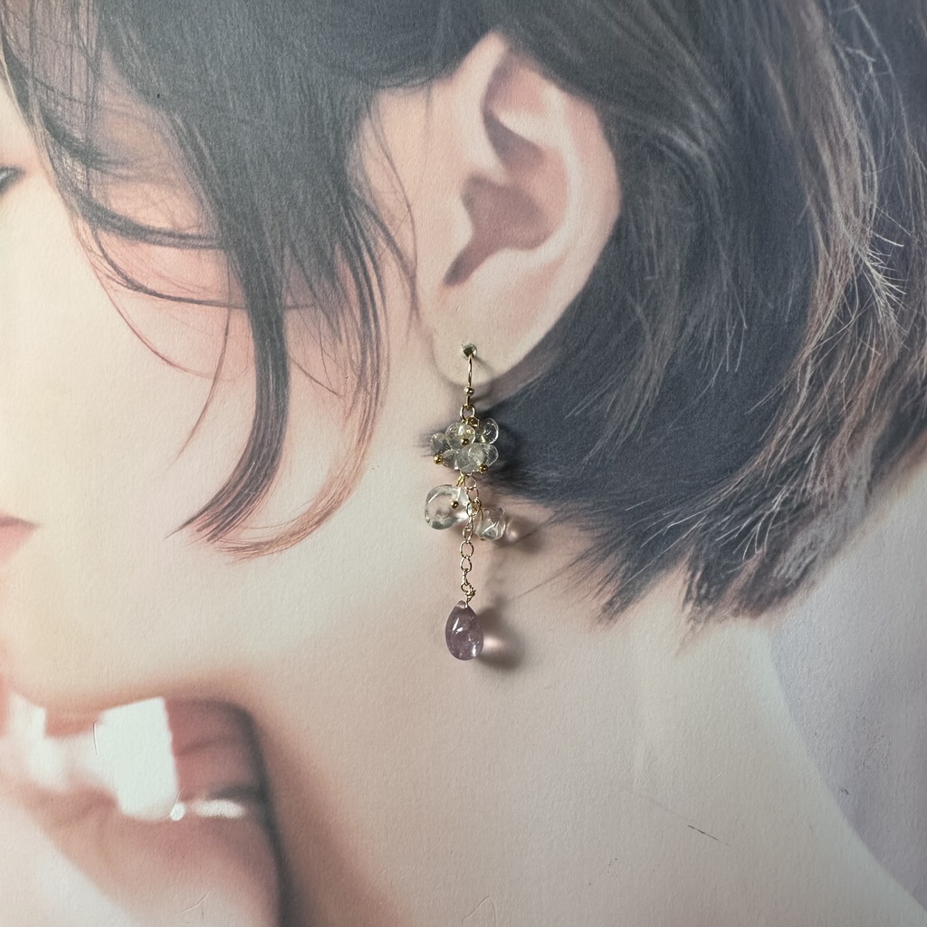送料無料 14kgf 水晶細石 パープルフローライト ぷっくりツヤドロップ ピアス イヤリング