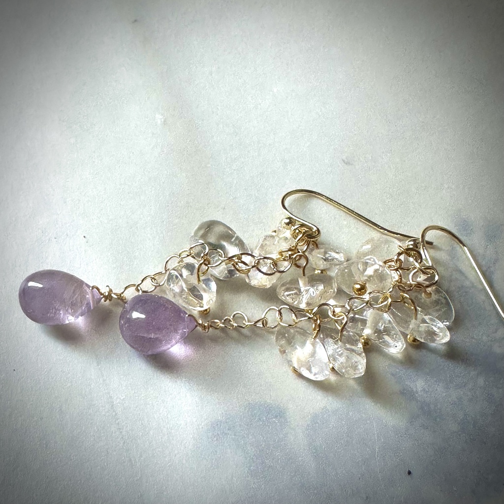 送料無料 14kgf 水晶細石 パープルフローライト ぷっくりツヤドロップ ピアス イヤリング