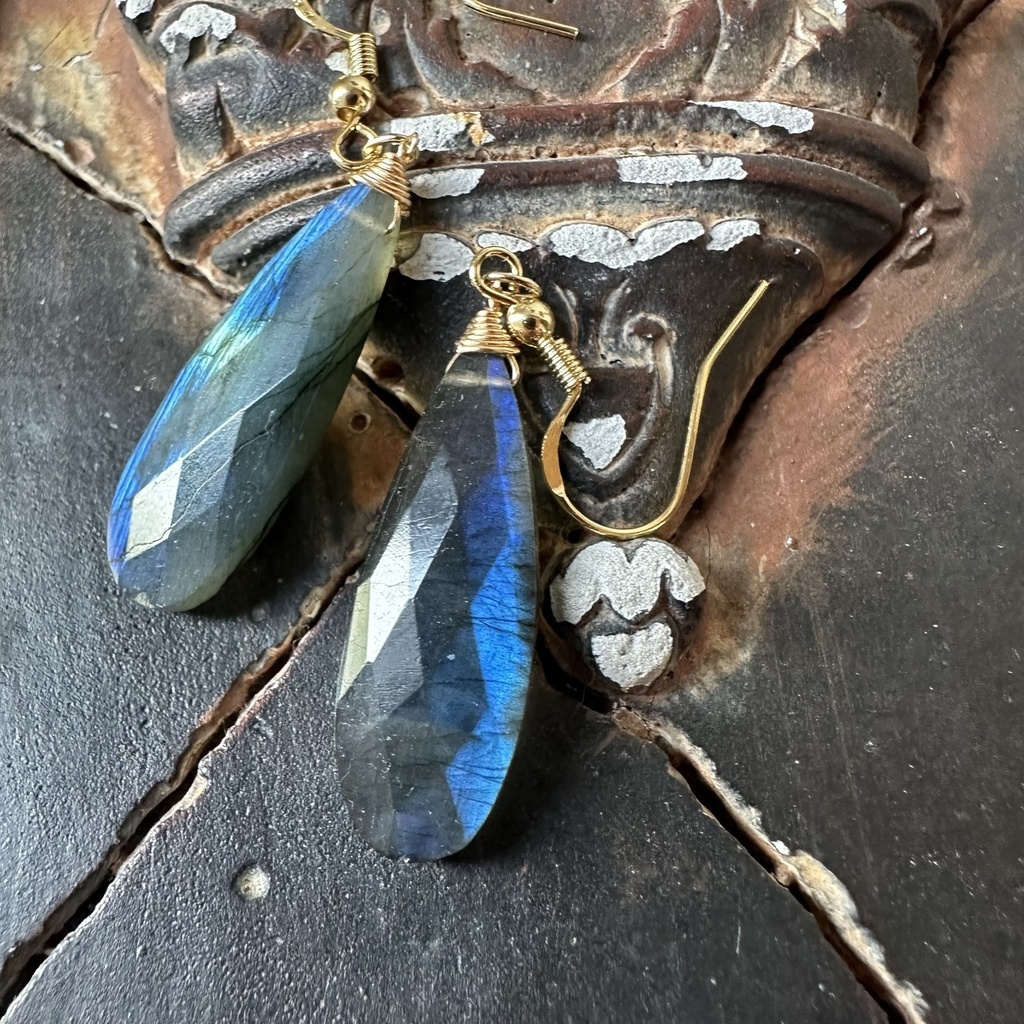 送料込み 夜の魔術部 超大粒 3.5cm ラブラドライト ピアス 14kgf