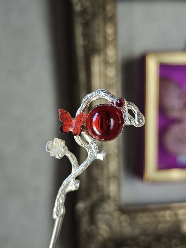 送料無料 炎属性 蝶の留まる玉 赤色 装飾 かんざし