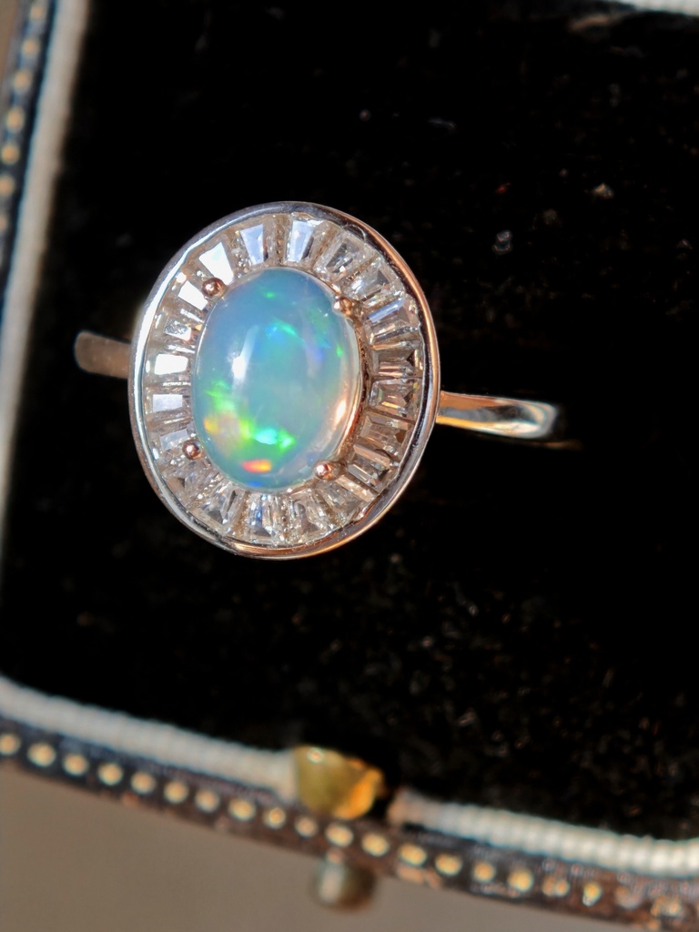 送料込み　8mm オーロラみたいなオパール　リング　指輪　MCB