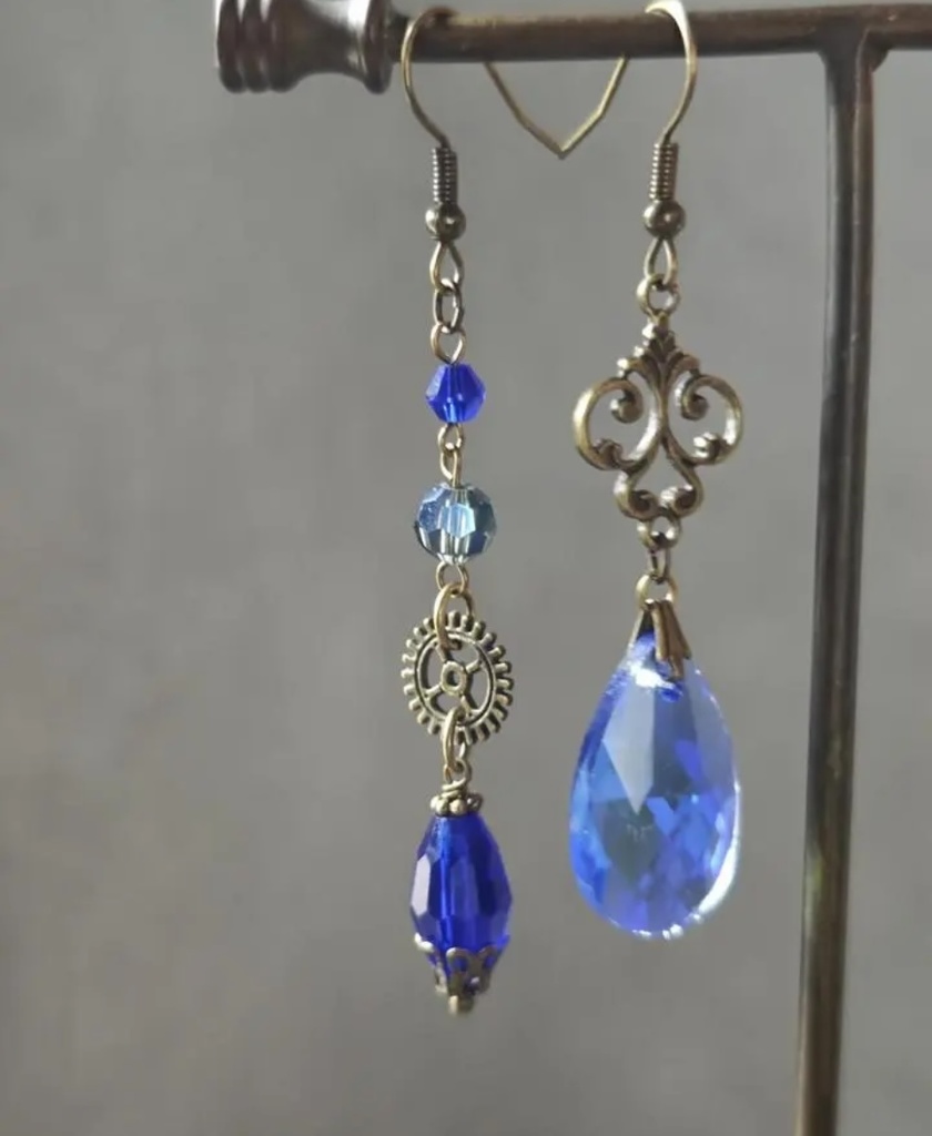 送料込み 夜の魔術部 ブルークリスタル 青 シャンデリア ガラス ピアス