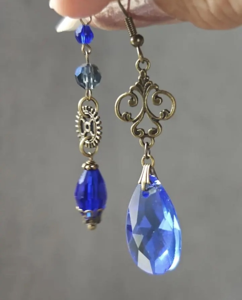 送料込み 夜の魔術部 ブルークリスタル 青 シャンデリア ガラス ピアス