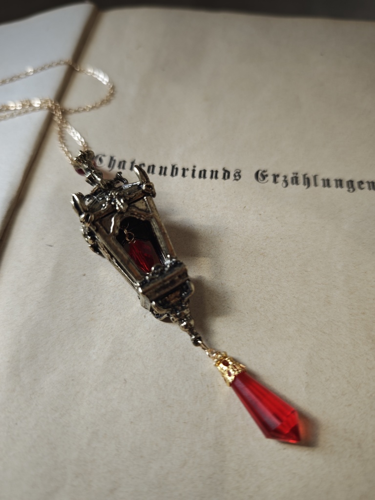 送料無料 夜の魔術部 赤い炎 ランタン ネックレス