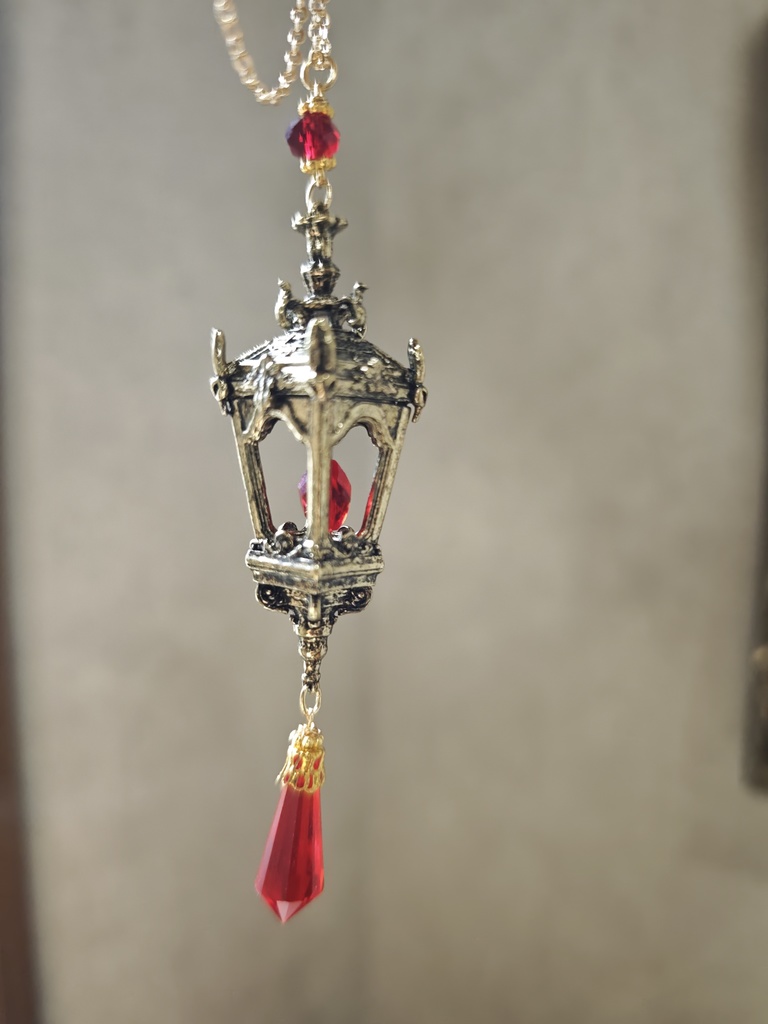 送料無料 夜の魔術部 赤い炎 ランタン ネックレス