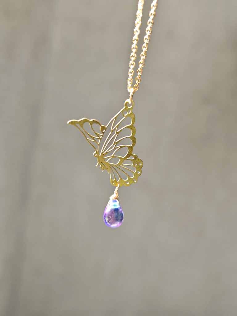 送料無料 ひらり 切り絵のような蝶 青紫 チェコドロップ ネックレス 色変更オーダー可能