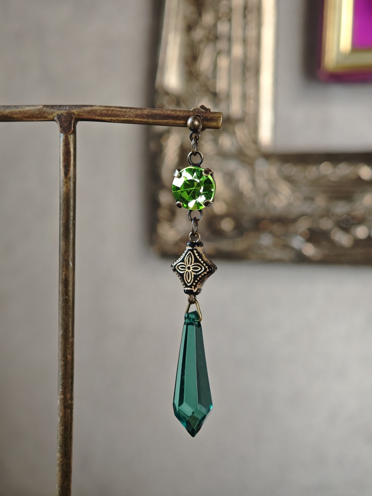 送料無料 ウィキッド 二人の魔女 ピアス イヤリング スワロフスキー