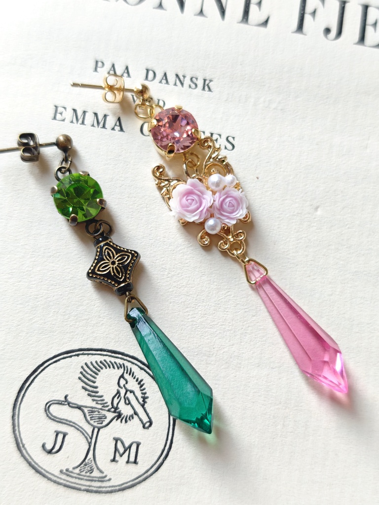 送料無料　ウィキッド　二人の魔女　ピアス　イヤリング　スワロフスキー