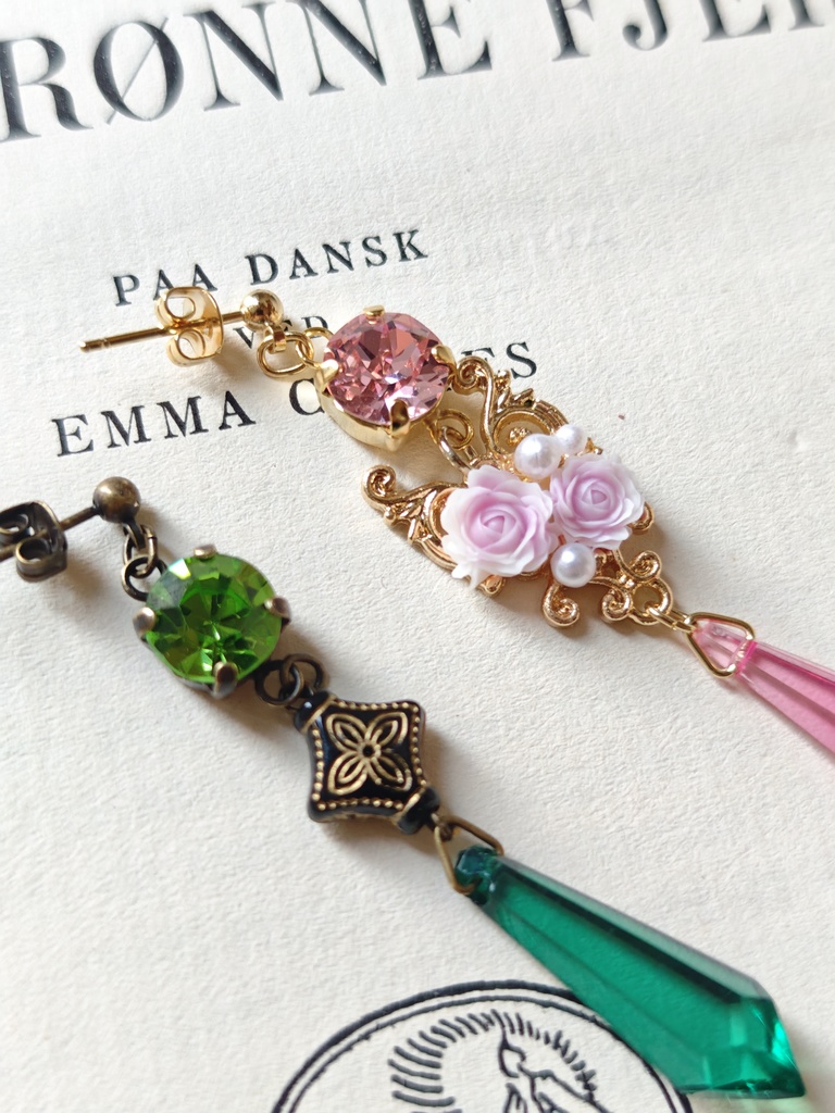 送料無料 ウィキッド 二人の魔女 ピアス イヤリング スワロフスキー