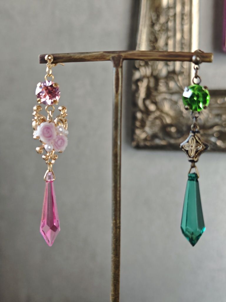 送料無料 ウィキッド 二人の魔女 ピアス イヤリング スワロフスキー