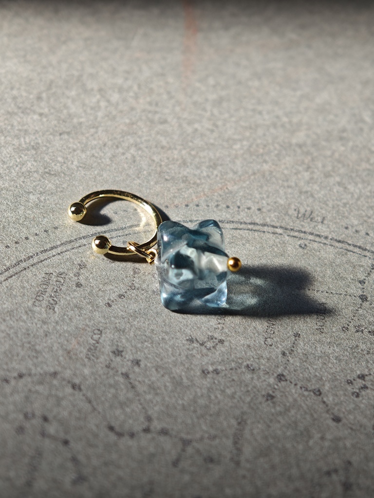 送料無料 片耳用 ブルーグリーン マルカバスター フローライト イヤーカフ ピアス、イヤリング変更可能