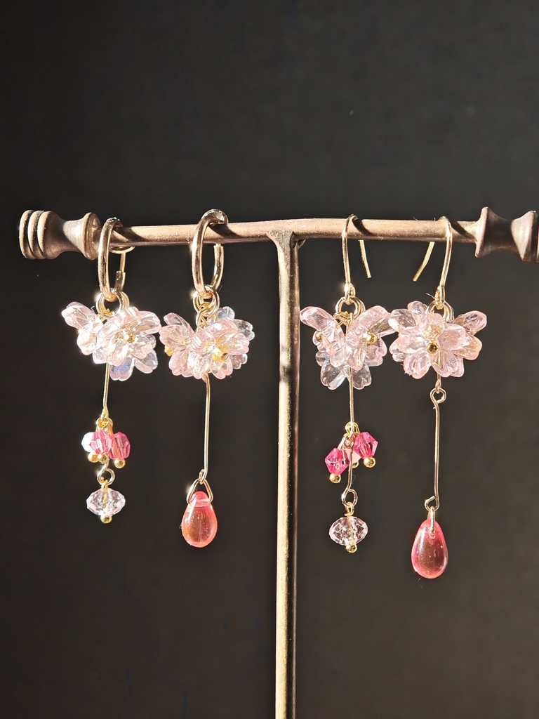 送料込　桜　しゃらり　サクラ　ピアス　イヤリング　お揃いかんざしは別ページ
