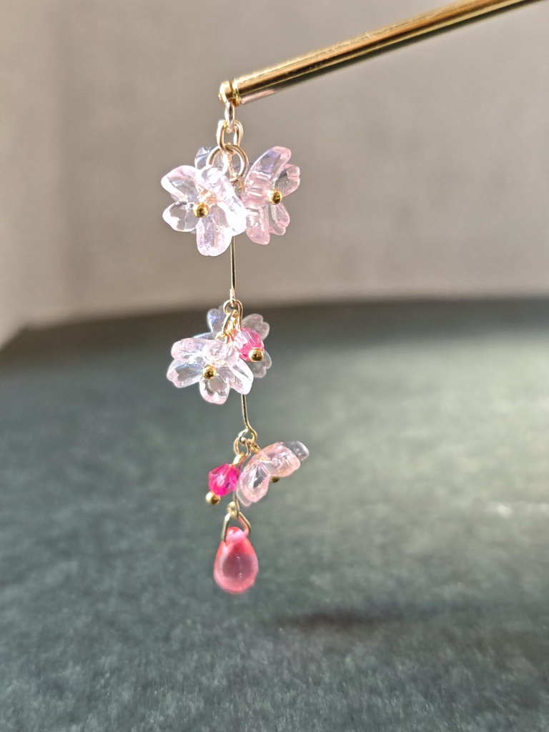 送料込 しゃらり サクラ 桜 ガラスの桜 かんざし お揃いのピアスイヤリングあります