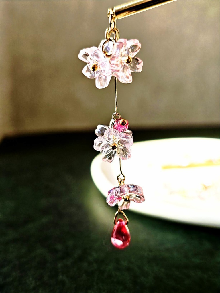 送料込 しゃらり サクラ 桜 ガラスの桜 かんざし お揃いのピアスイヤリングあります