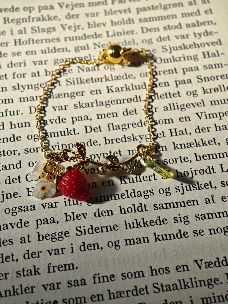 送料無料 集 いちご畑のブレスレット