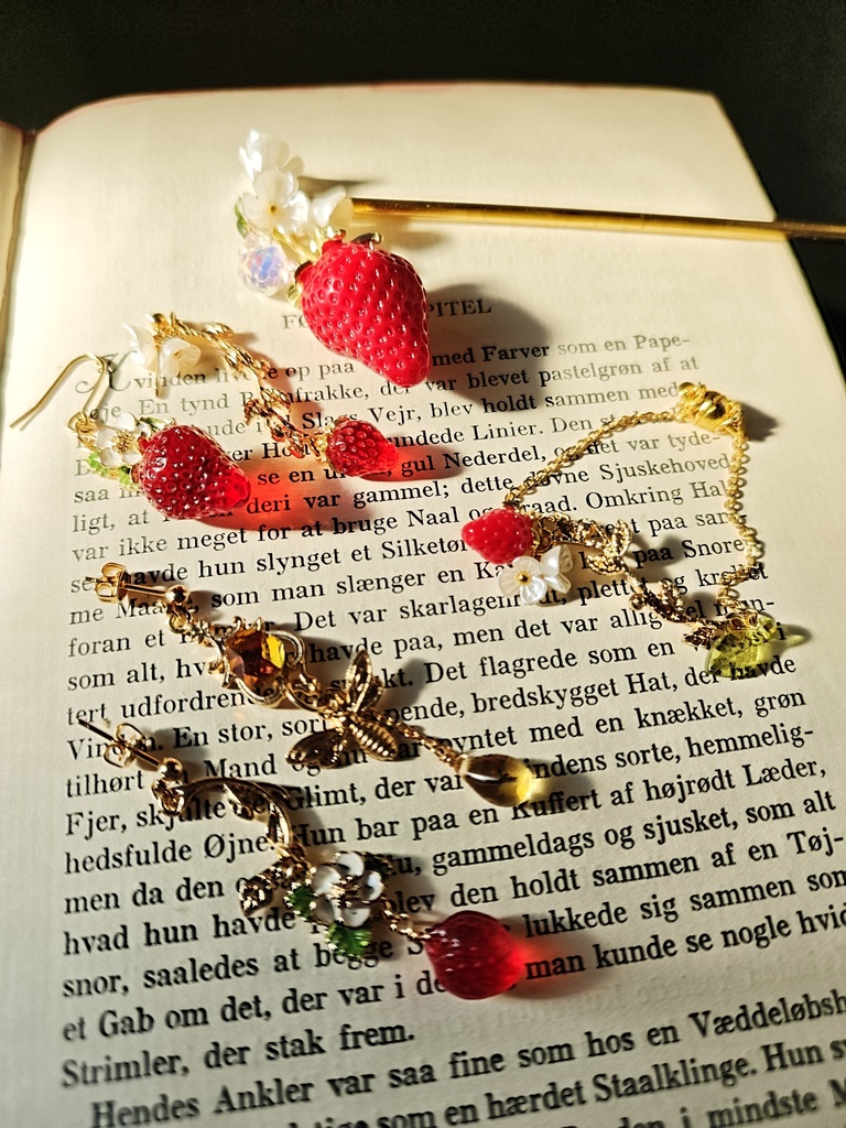 送料無料 苺特集 リアル苺サイズの ストロベリーかんざし